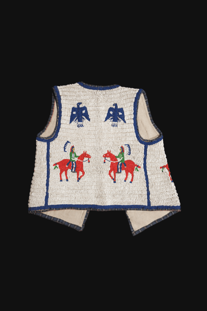 Gilet ayant appartenu à Francis, fils de Joe Littlemoon, Avant 1935 États-Unis, région des Plaines, Dakota du Sud, population lakota , Cuir, perles de verre, tissu