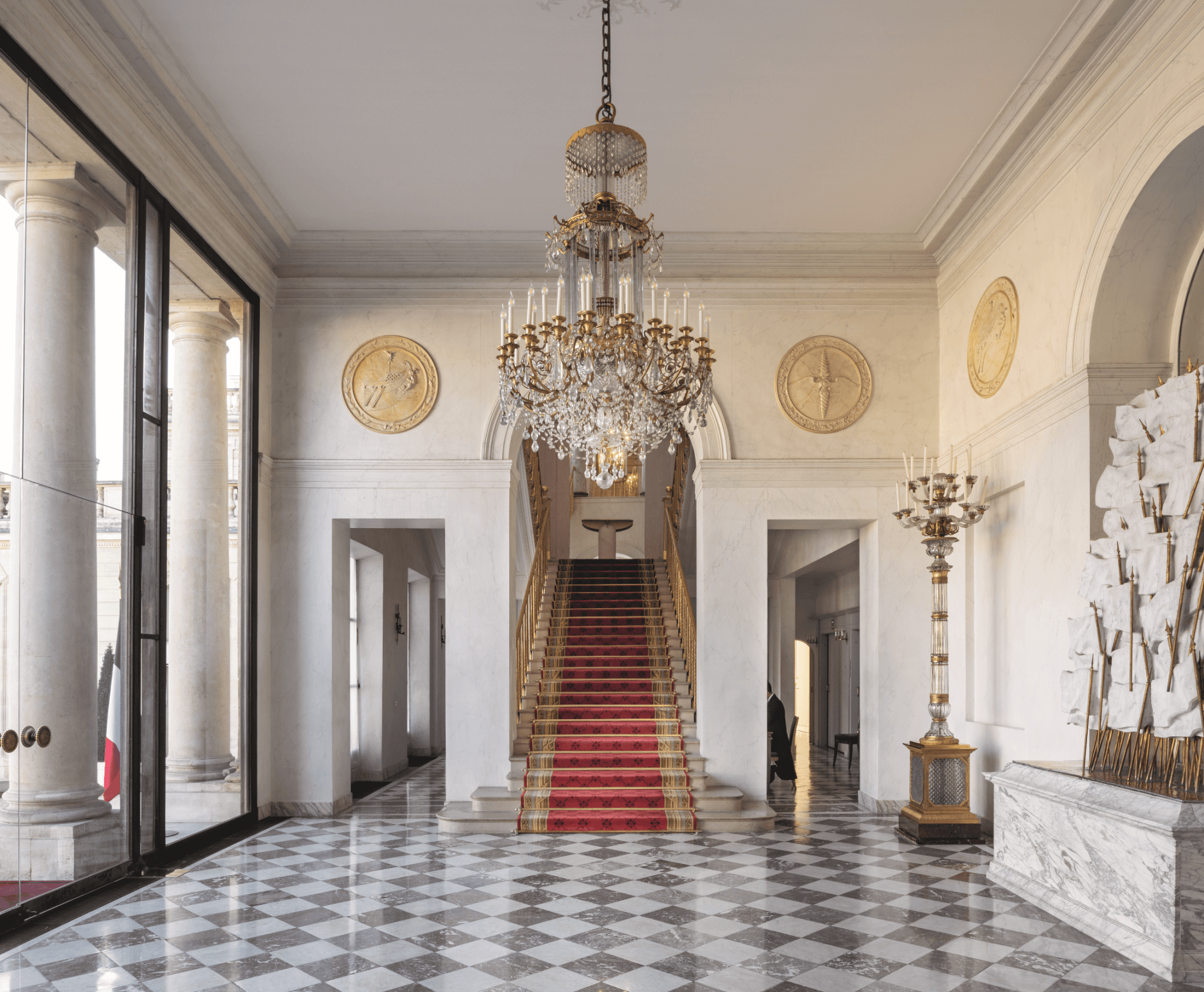 Le grand vestibule de l'Élysée où les présidents accueillent leurs hôtes. © Ambroise Tézenas