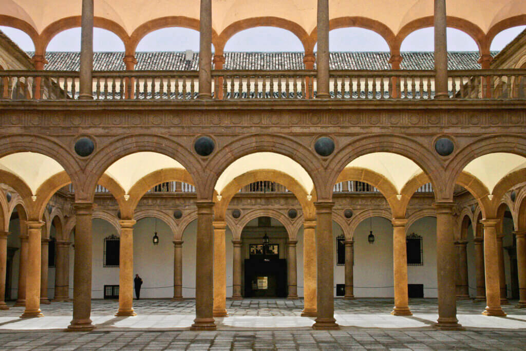 L'hopital de Tavera, immeuble patrimonial de la La Casa de Pilatos, patrimoine de la Fondation Casa de Medinaceli