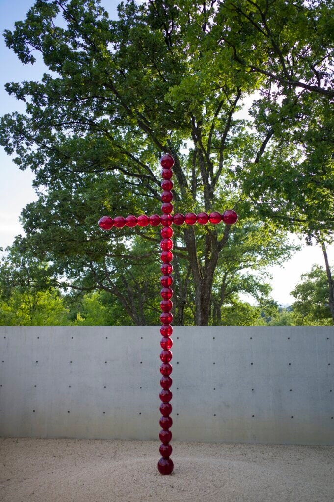 La Grande Croix rouge de Jean-Michel Othoniel © Jean-Michel Othoniel