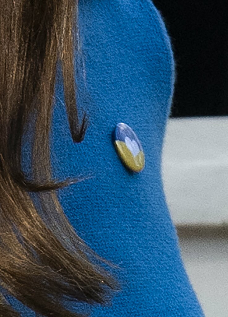 Kate Middleton visite un centre culturel ukrainien au Danemark et arbore, en soutien, un badge au couleur du drapeau de l'Ukraine