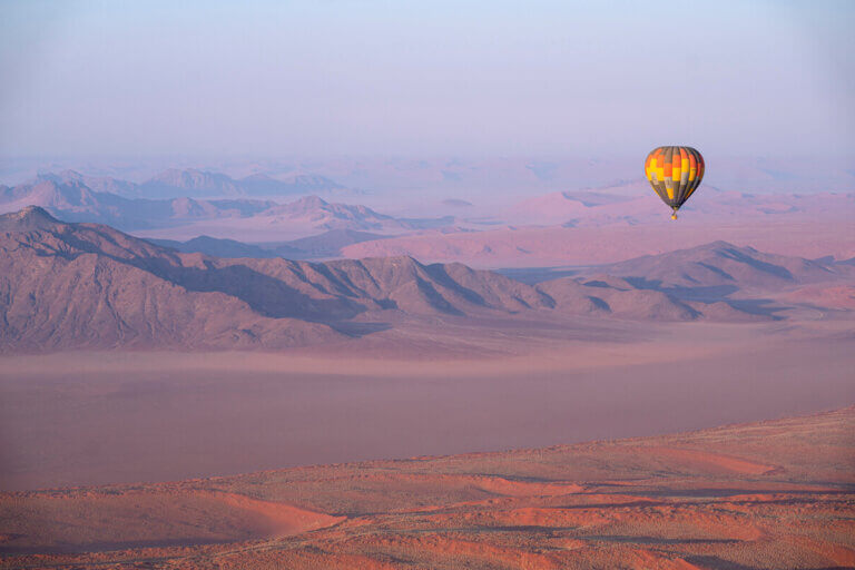 Le survol du désert de Namib en montgolfière. © Terre d'Afrique