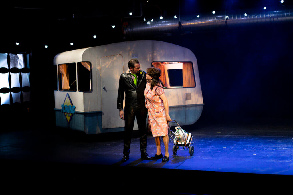 Un couple dans Tunning au TTO Théâtre