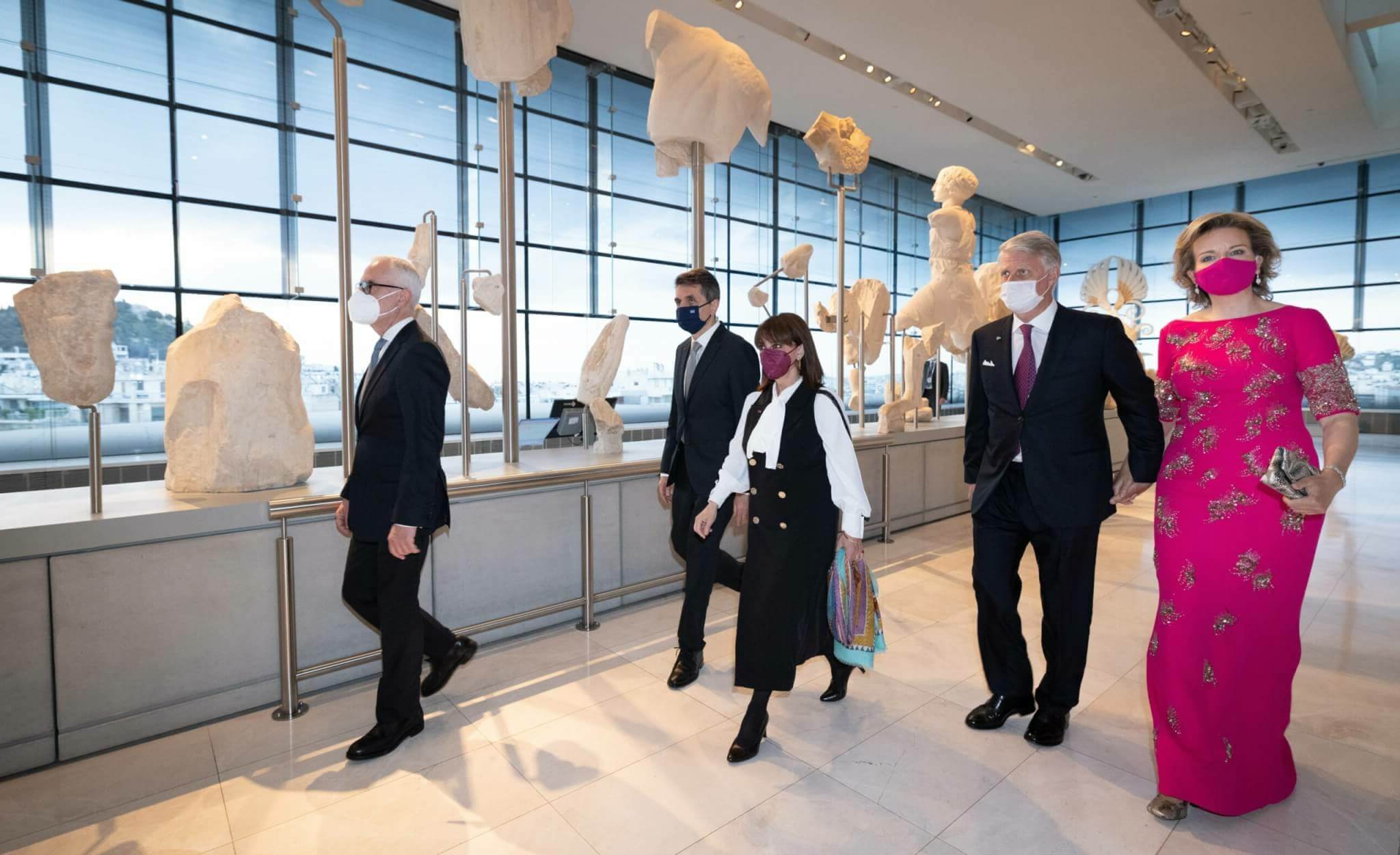 Philippe et Mathilde de Belgique visitent un musée à Athène