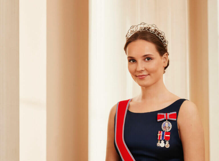 Portrait officiel de la prince Ingrid de Norvège l'occasion de ses 18 ans