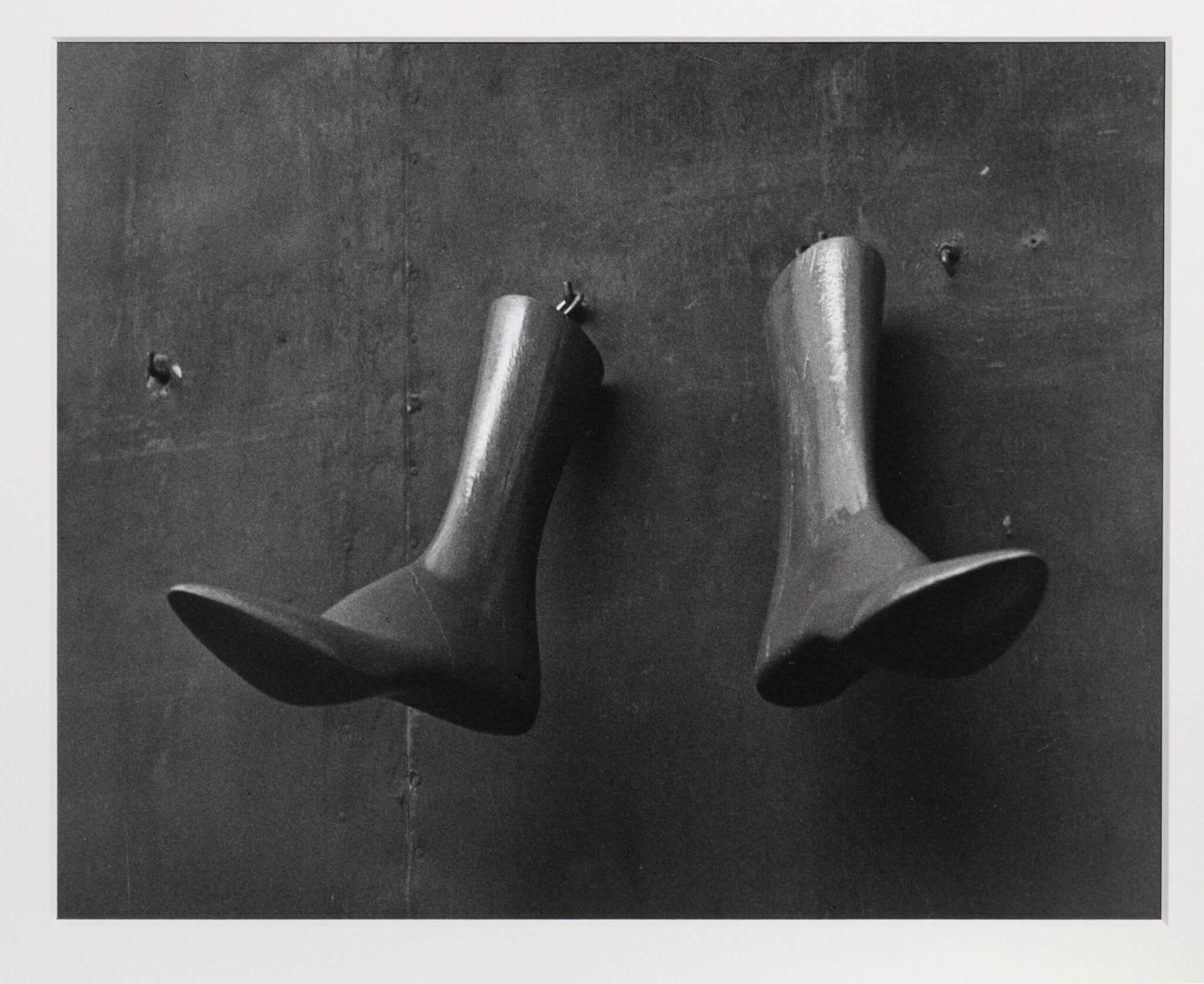 Emila Medkova, Kopyta (mannequin’s feet), 1966, photographie © DR