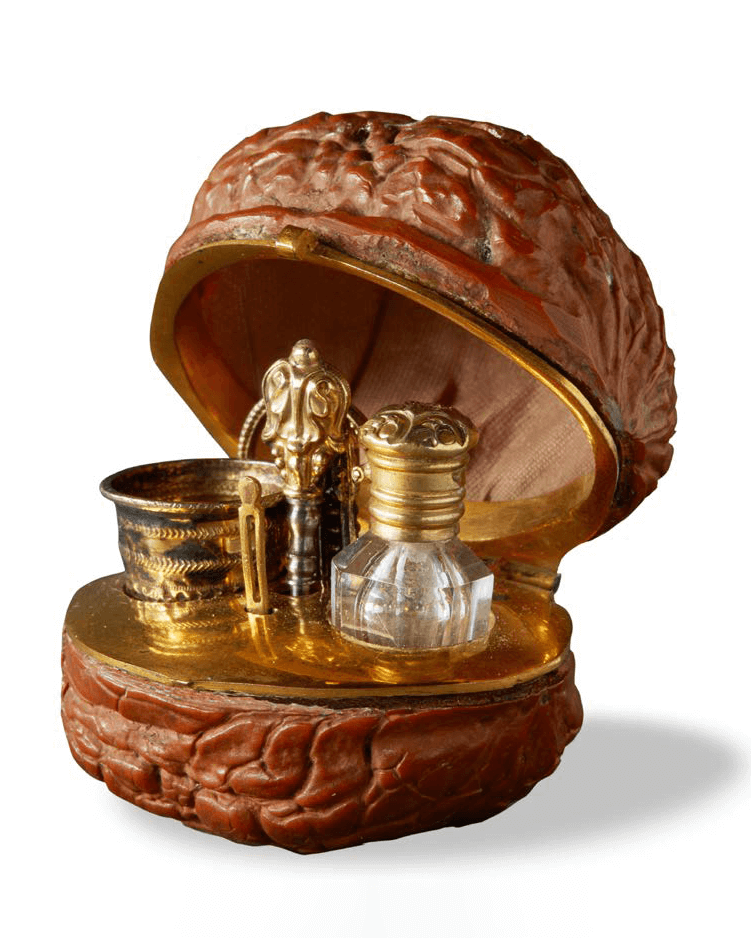 Nécessaire coquille de noix parfum, fin XVIIIe siècle © DR